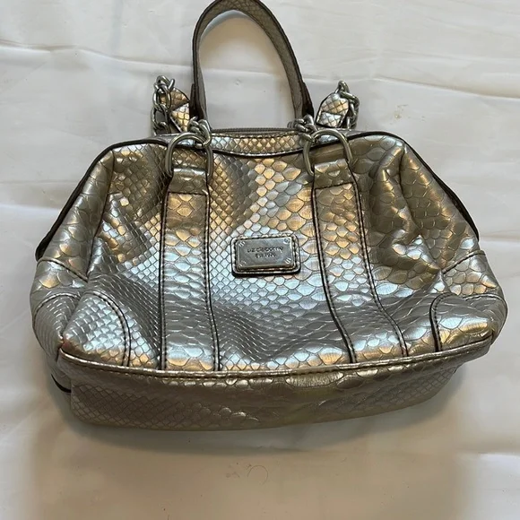 Liz Claiborne women’s bright silver faux crocodile handle bag - Picture 1 of 13